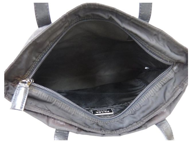 Bolso de hombro de cuero de ternera negro con logo de nylon Prada - vista 9