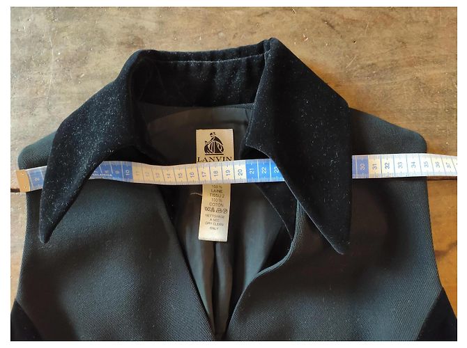 Lanvin Rockanzug aus Wolle in Schwarz mit Samtkragen - Ansicht 9