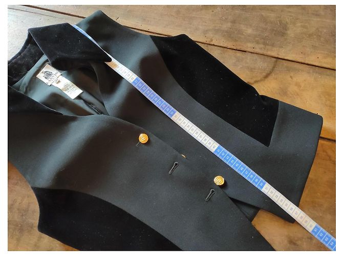 Lanvin Rockanzug aus Wolle in Schwarz mit Samtkragen - Ansicht 11