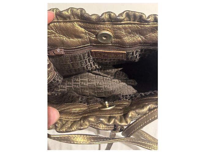 Borsa a tracolla Fendi in pelle dorata D'oro - vista 5