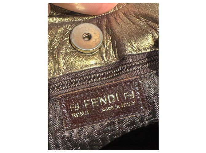 Borsa a tracolla Fendi in pelle dorata D'oro - vista 6
