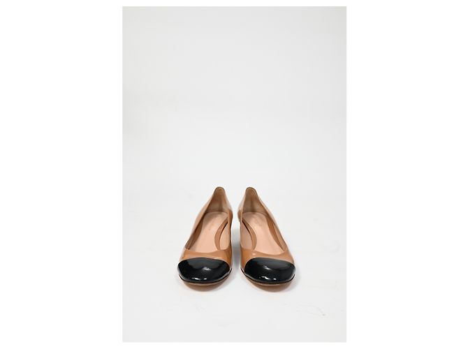 Décolleté Gianvito Rossi con punta in vernice marrone e nera - vista 9
