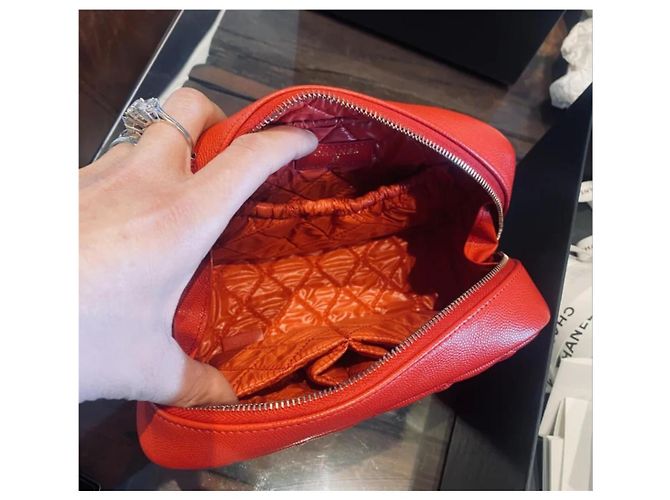 Borsa da viaggio Chanel rossa in pelle caviar Rosso - vista 7