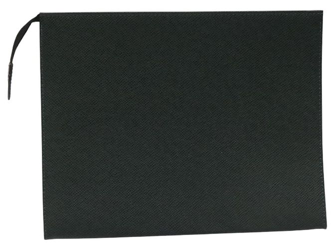 LOUIS VUITTON Taiga Poche Toilette 26 Pouch Épicea LV Auth hk2176 - vista 2