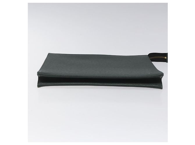 LOUIS VUITTON Taiga Poche Toilette 26 Pouch Épicea LV Auth hk2176 - vista 6