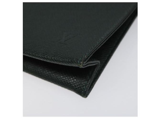 LOUIS VUITTON Taiga Poche Toilette 26 Pouch Épicea LV Auth hk2176 - vista 7