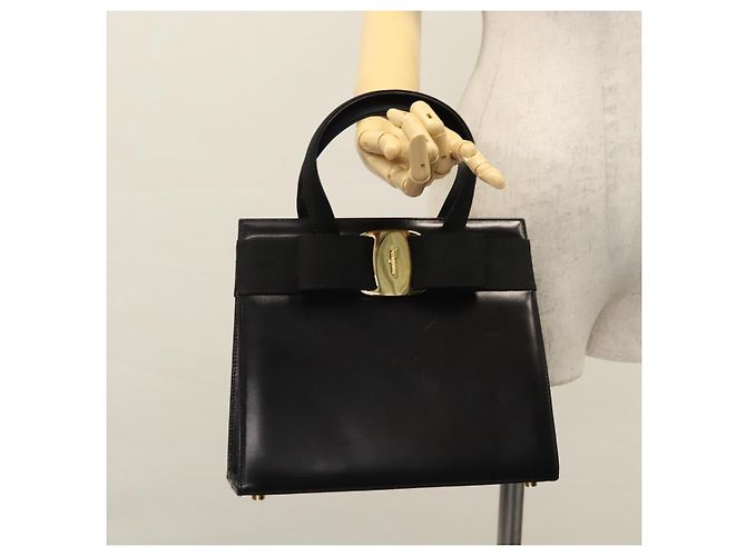 Borsa a mano in pelle nera e oro Salvatore Ferragamo Vala Auth bs23240 Nero D'oro - vista 21