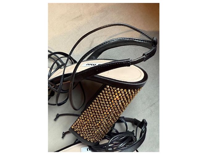 Sandali con tacco Miu Miu in satin nero con laccio alla caviglia - vista 6