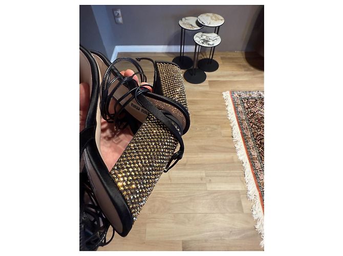 Sandali con tacco Miu Miu in satin nero con laccio alla caviglia - vista 9