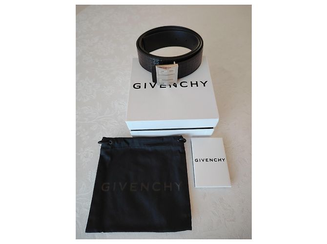 GIVENCHY REVERSIBLE LEATHER BELT WITH 4G BUCKLE. - view 2