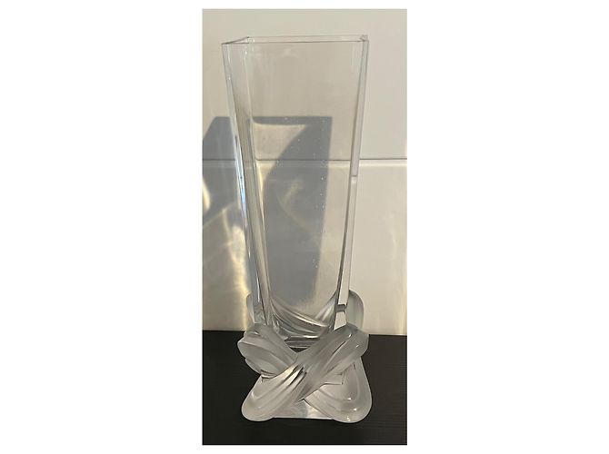 Vase Lalique en cristal blanc avec décoration ruban - vue 3