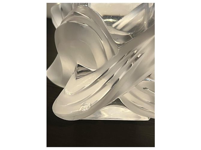 Vase Lalique en cristal blanc avec décoration ruban - vue 7