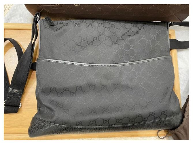 Borsa a tracolla Gucci in pelle nera Nero - vista 2