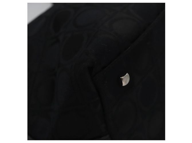 Borsa a Spalla Gancini in Tela Nera e Argento di Salvatore Ferragamo Auth bs23336 Nero - vista 10