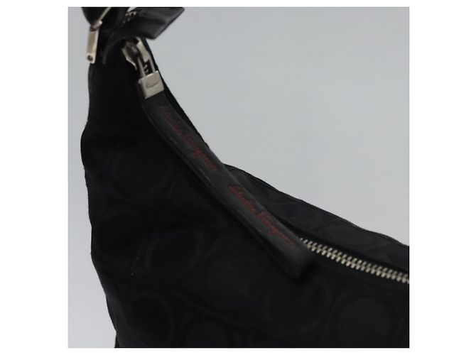 Borsa a Spalla Gancini in Tela Nera e Argento di Salvatore Ferragamo Auth bs23336 Nero - vista 14