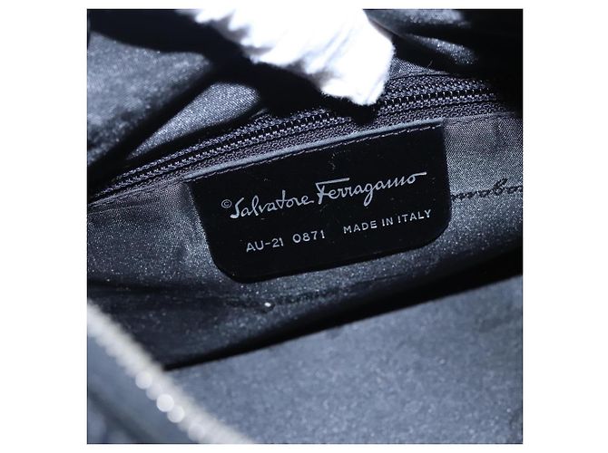 Borsa a Spalla Gancini in Tela Nera e Argento di Salvatore Ferragamo Auth bs23336 Nero - vista 15