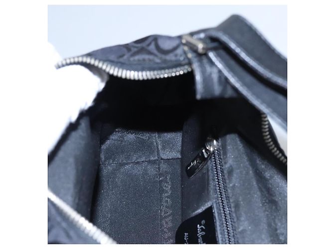 Borsa a Spalla Gancini in Tela Nera e Argento di Salvatore Ferragamo Auth bs23336 Nero - vista 18