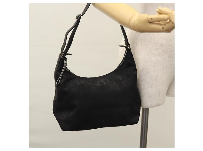 Borsa a Spalla Gancini in Tela Nera e Argento di Salvatore Ferragamo Auth bs23336 Nero - vista 21