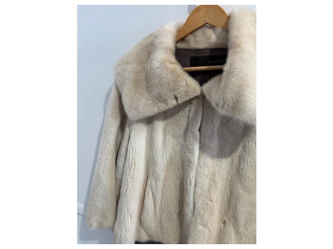 Abrigos LOUIS VUITTON T.International L Visón Beige - vista 4
