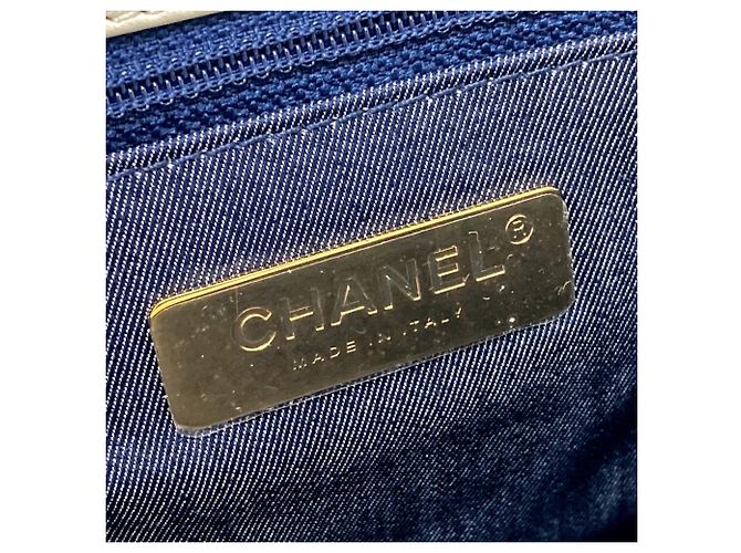 Chanel CC Coco Mark Flap Pochette Bag White Red - view 9
