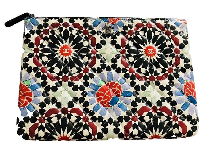 Chanel Clutch Paris Dubai in pelle d'agnello trapuntata multicolore - vista 2