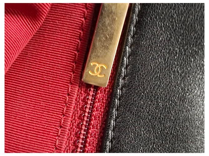 Bolso Chanel 19 Grande acolchado en cuero negro - vista 13