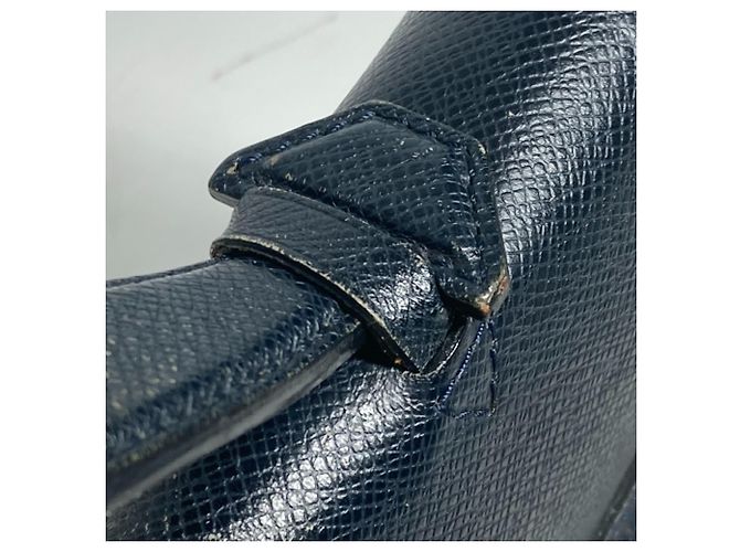 Borsa Documenti Louis Vuitton Taiga Vasili PM Blu navy - vista 10