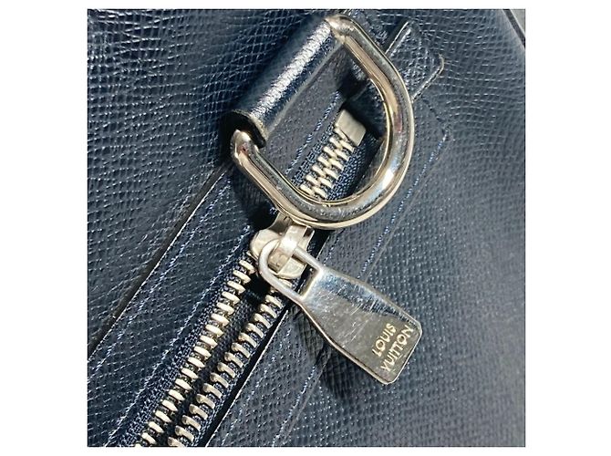 Borsa Documenti Louis Vuitton Taiga Vasili PM Blu navy - vista 11