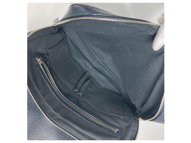 Borsa Documenti Louis Vuitton Taiga Vasili PM Blu navy - vista 13