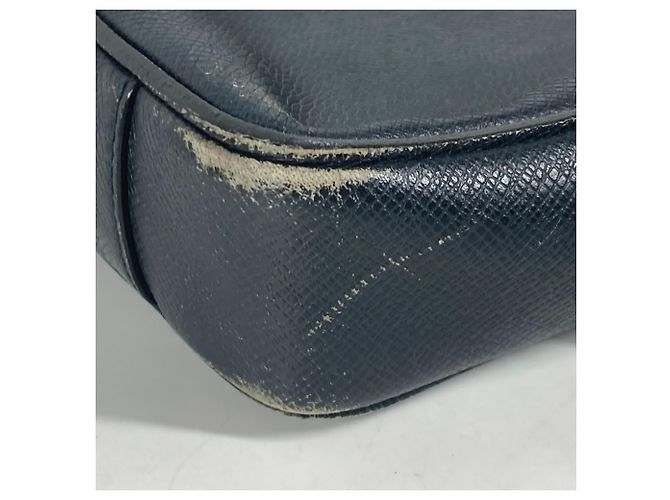 Borsa Documenti Louis Vuitton Taiga Vasili PM Blu navy - vista 5
