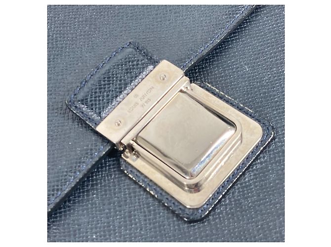 Borsa Documenti Louis Vuitton Taiga Vasili PM Blu navy - vista 7