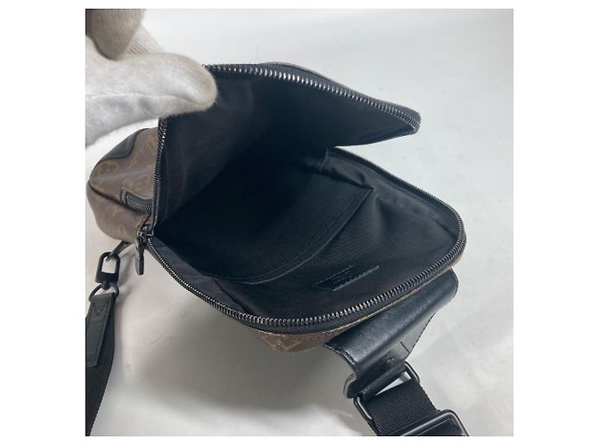 Borsa a tracolla Avenue Monogram Macassar di Louis Vuitton Marrone Nero - vista 11