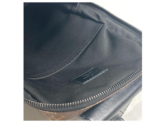 Borsa a tracolla Avenue Monogram Macassar di Louis Vuitton Marrone Nero - vista 13