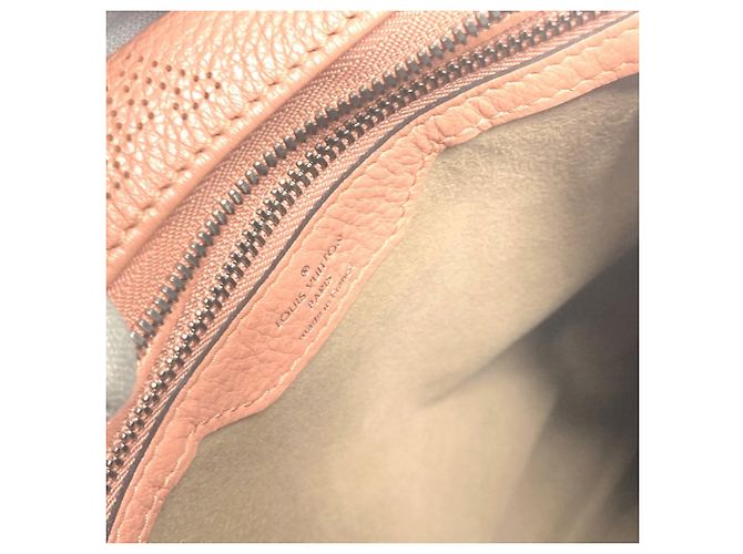 Borsa a tracolla Louis Vuitton Mahina Selene PM Marrone Rosa - vista 17
