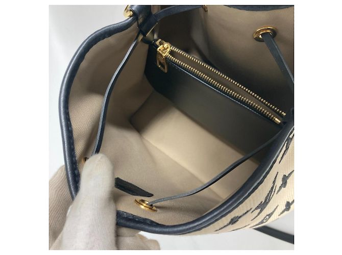 Néonoé Borsa a spalla NeoNoe MM Monogram Louis Vuitton a bordo piscina Nero Beige - vista 10