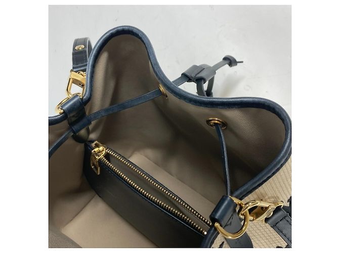 Néonoé Borsa a spalla NeoNoe MM Monogram Louis Vuitton a bordo piscina Nero Beige - vista 12