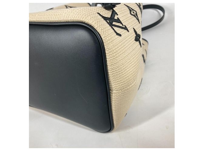Néonoé Borsa a spalla NeoNoe MM Monogram Louis Vuitton a bordo piscina Nero Beige - vista 6