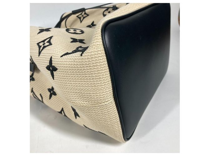 Néonoé Borsa a spalla NeoNoe MM Monogram Louis Vuitton a bordo piscina Nero Beige - vista 7
