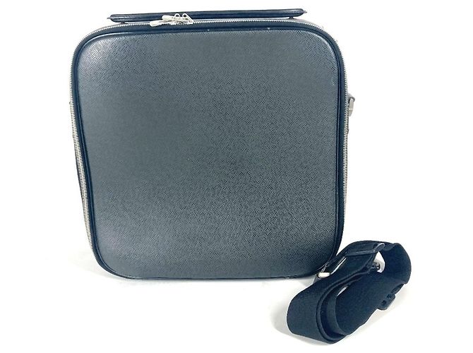 Borsa 2WAY Taiga Tura di Louis Vuitton Nero Grigio - vista 17