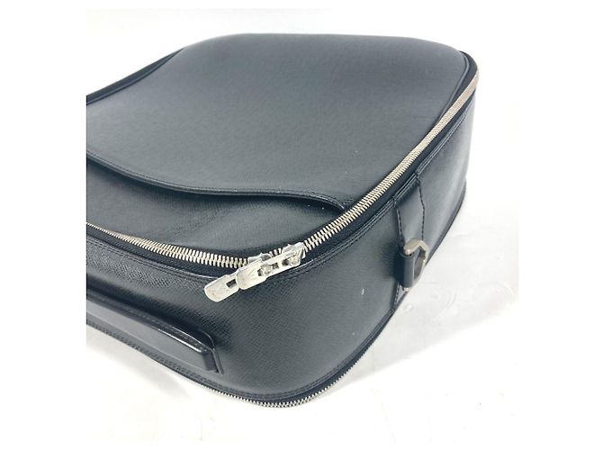 Borsa 2WAY Taiga Tura di Louis Vuitton Nero Grigio - vista 4