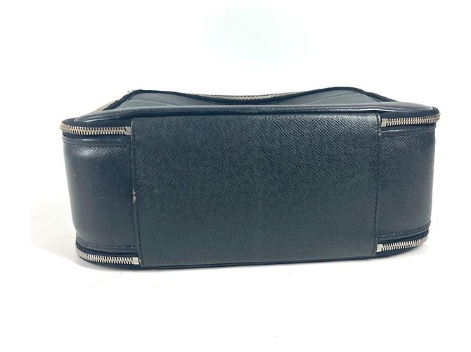 Borsa 2WAY Taiga Tura di Louis Vuitton Nero Grigio - vista 6