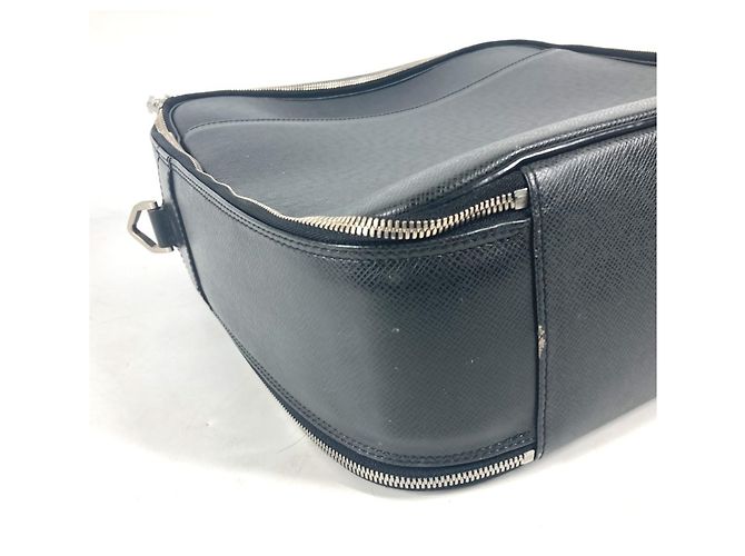 Borsa 2WAY Taiga Tura di Louis Vuitton Nero Grigio - vista 7