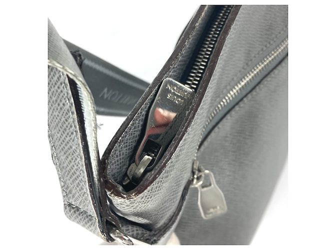 Borsa Sasha Taiga Louis Vuitton Marrone - vista 14