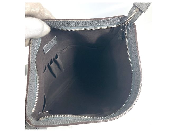 Borsa Sasha Taiga Louis Vuitton Marrone - vista 15