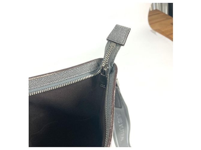 Borsa Sasha Taiga Louis Vuitton Marrone - vista 16