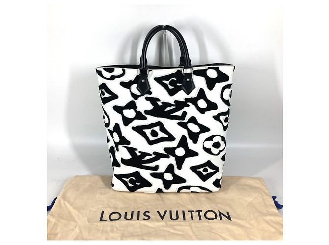 Borsa a spalla Monogram tufted M45567 di Louis Vuitton Nero Bianco - vista 17
