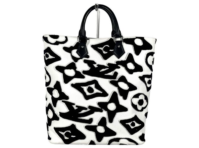 Borsa a spalla Monogram tufted M45567 di Louis Vuitton Nero Bianco - vista 2