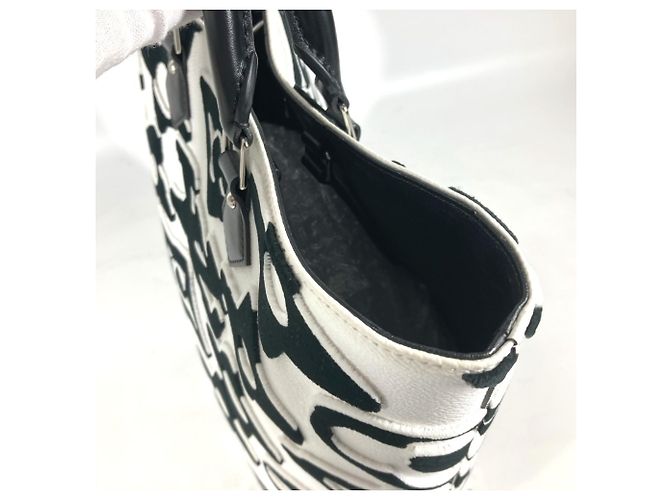 Borsa a spalla Monogram tufted M45567 di Louis Vuitton Nero Bianco - vista 9