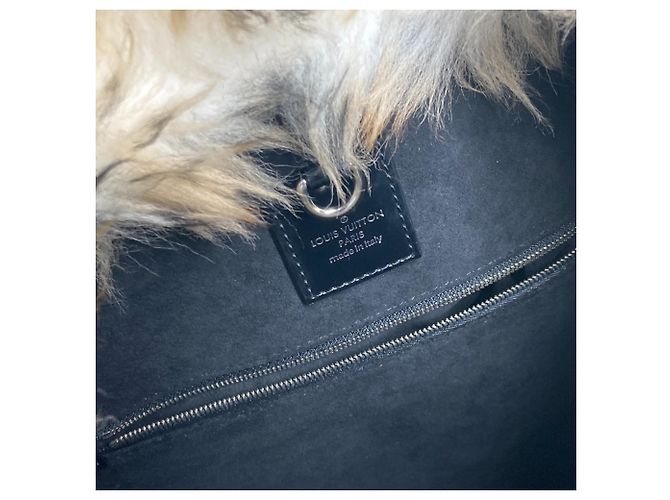 Borsa Sac Plat Mouton 2WAY della Collezione Animale Louis Vuitton M50818 Nero Beige - vista 8
