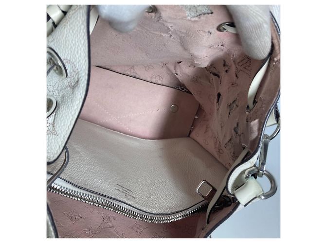 Borsa Louis Vuitton Monogram Mahina Muria Bianco - vista 16